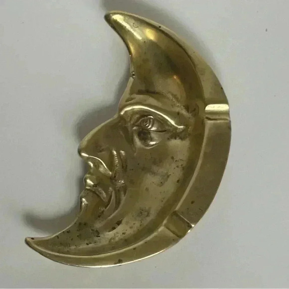 Beautiful vintage brass crescent moon / man in the moon  celestial ashtray - Picture 1 of 10